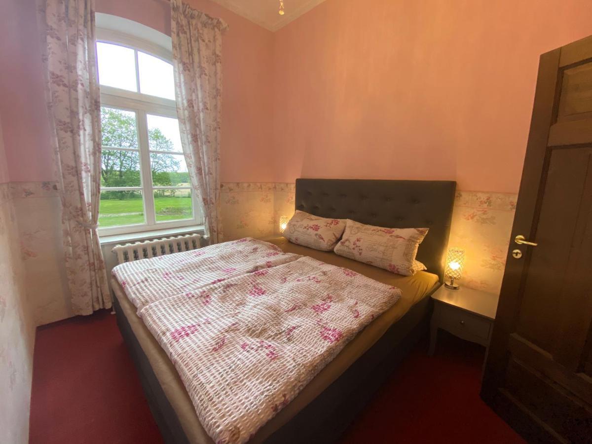 Exklusive Ferienwohnungen Im Gutshaus Viezen Bernitt ภายนอก รูปภาพ
