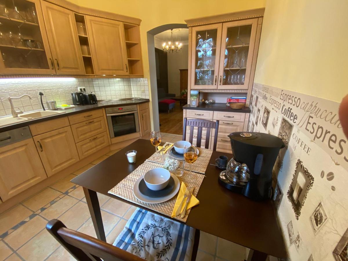 Exklusive Ferienwohnungen Im Gutshaus Viezen Bernitt ภายนอก รูปภาพ