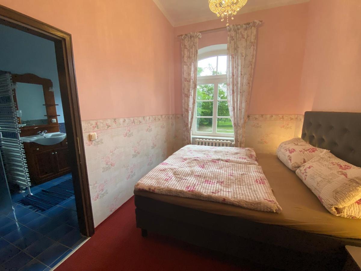 Exklusive Ferienwohnungen Im Gutshaus Viezen Bernitt ภายนอก รูปภาพ